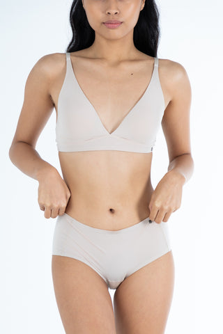 Rawbought Kiri lingerie collection, seamless and no-show nude bralette. Melanie of Basic. model posing from the front, with nude no-show shorts underwear.